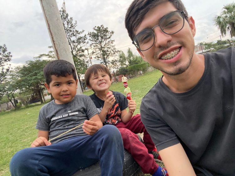 Semana «de la dulzura saludable» con brochetes de frutas en el C5