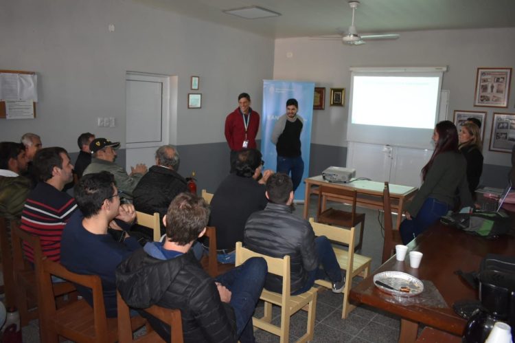 Se concretó una charla informativa y de actualización aeronáutica