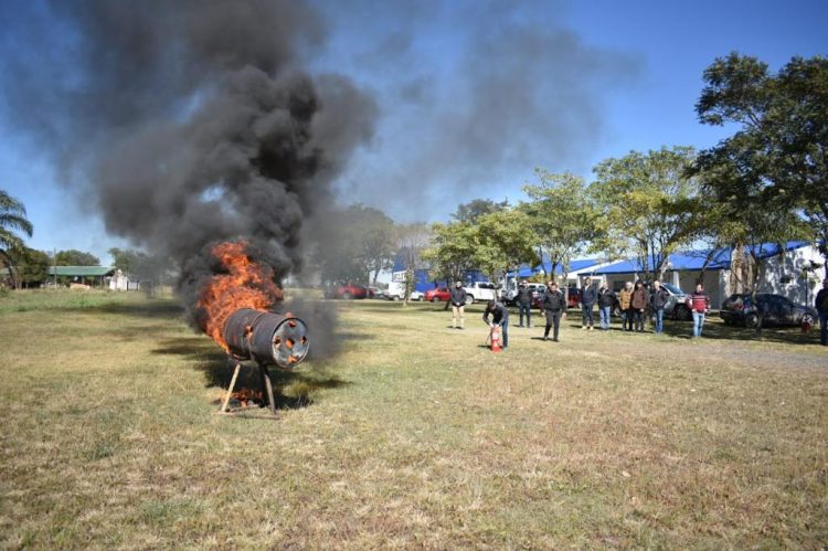 Se concretó una charla informativa y de actualización aeronáutica