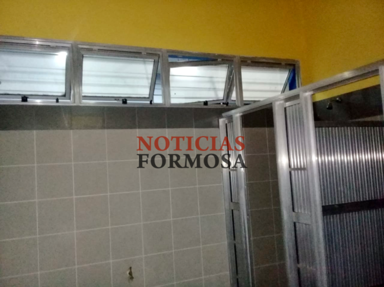 Inadaptados del futsal se trenzaron en una gresca y rompieron mobiliario del Cincuentenario