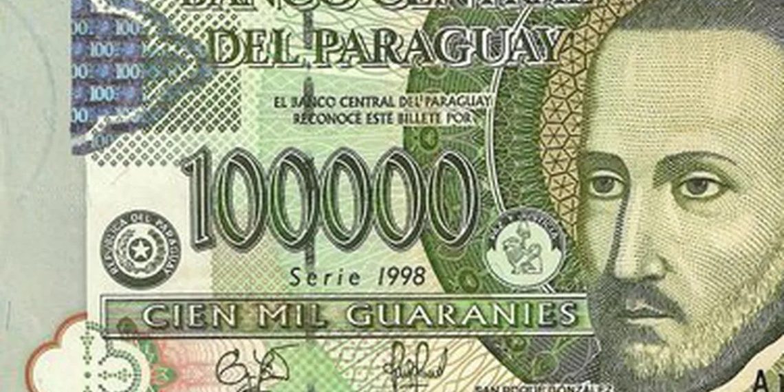 El camino de la moneda paraguaya, que pone en evidencia la debilidad del peso argentino