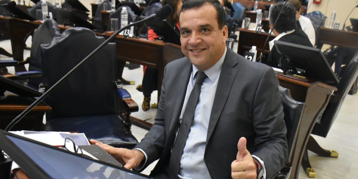 Zárate pidió un bono de 25 mil pesos para estatales provinciales y municipales