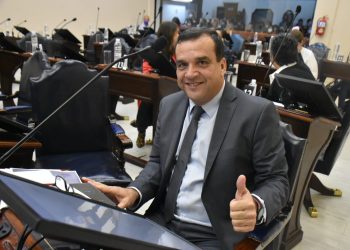 Zárate pidió un bono de 25 mil pesos para estatales provinciales y municipales