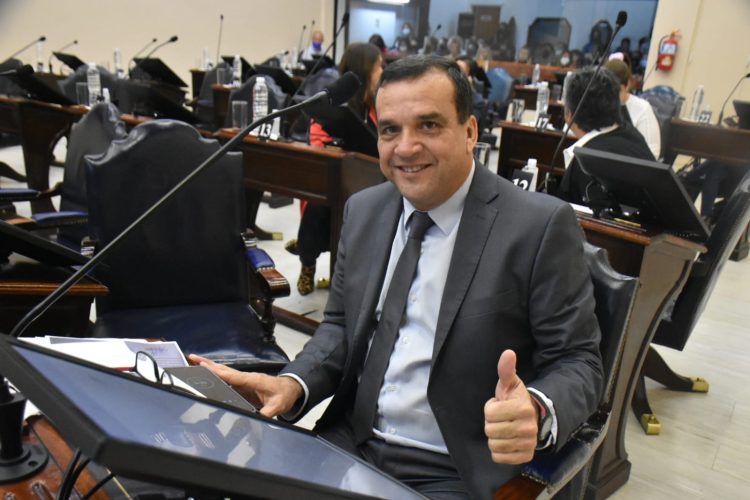 Zárate pidió un bono de 25 mil pesos para estatales provinciales y municipales