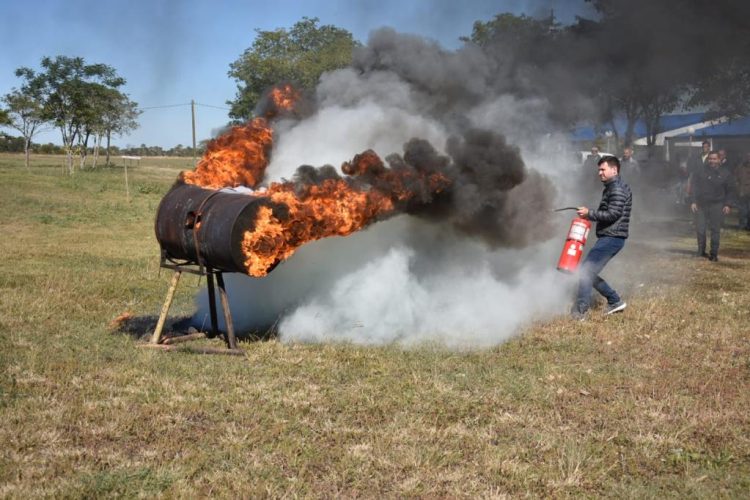 Se concretó una charla informativa y de actualización aeronáutica
