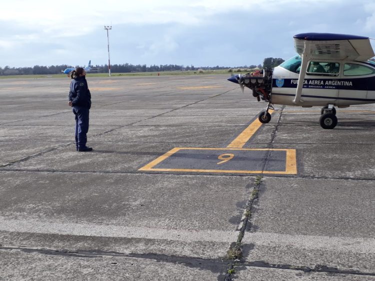 Una formoseña mecánica de aeronaves se destaca en la Fuerza Aérea