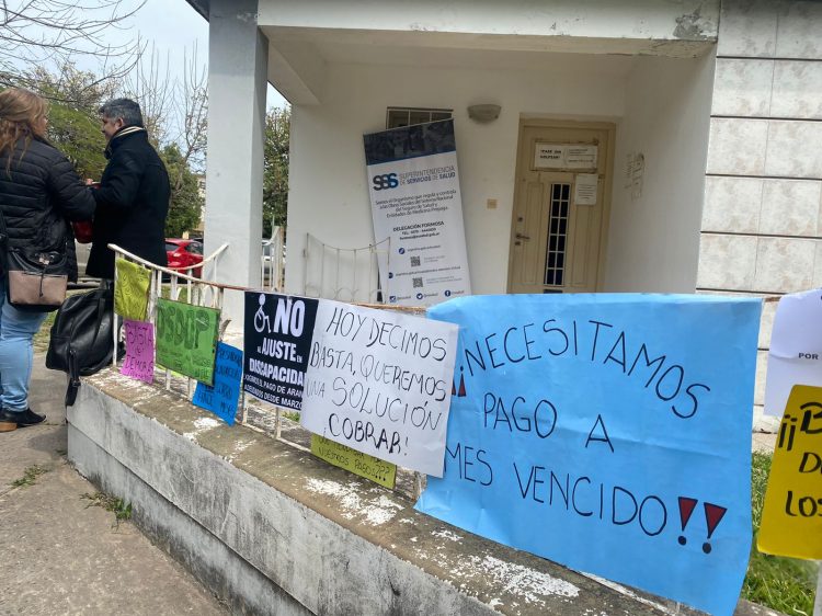 Reclamo de prestadores a la Superintendencia de Salud por pagos atrasados