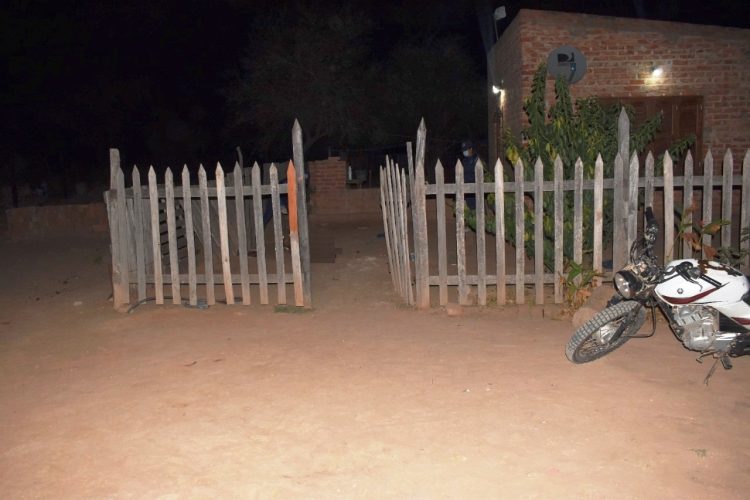 Discutió con su suegro y su cuñado y terminó con un puñal clavado en el pecho