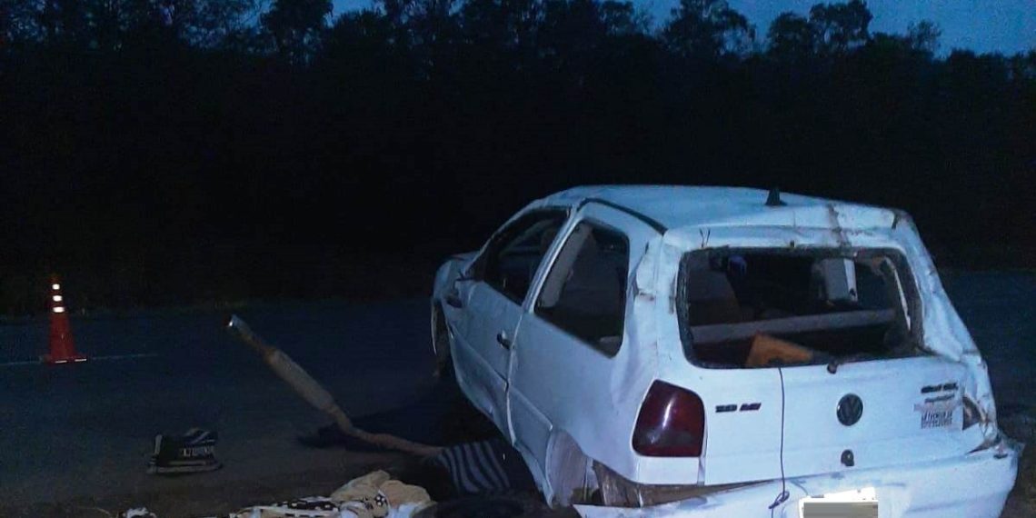 Despiste y vuelco fatal: murió una mujer de 60 años que salió despedida del auto