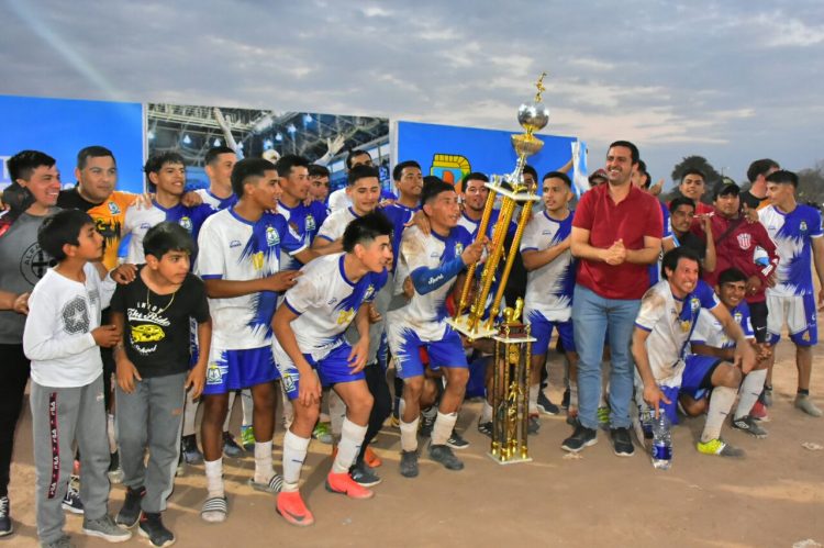 El seleccionado de Ingeniero Juárez se coronó campeón del torneo de la amistad