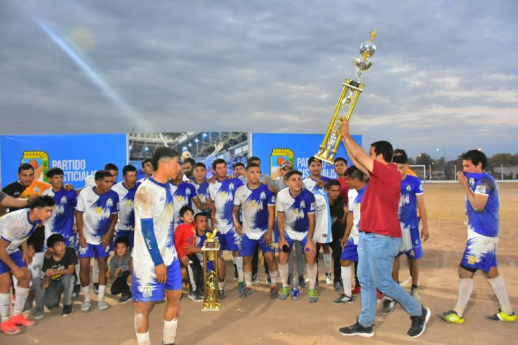 El seleccionado de Ingeniero Juárez se coronó campeón del torneo de la amistad
