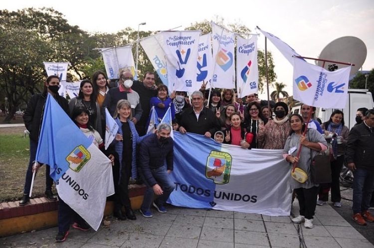 Masiva marcha de militantes y funcionarios en solidaridad con la Cristina