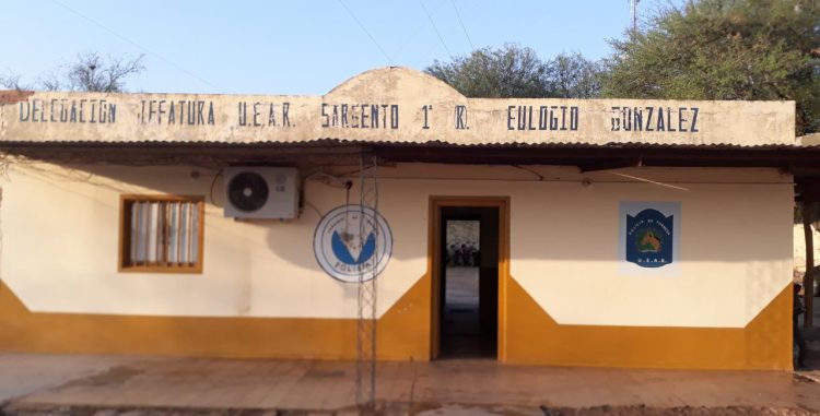 Le apuntó con un rifle a un hombre y quedó detenido