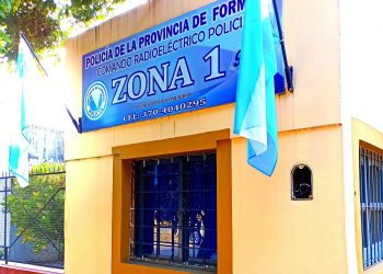 En el centro y a pleno día, una pareja asaltó a mano armada a una mujer