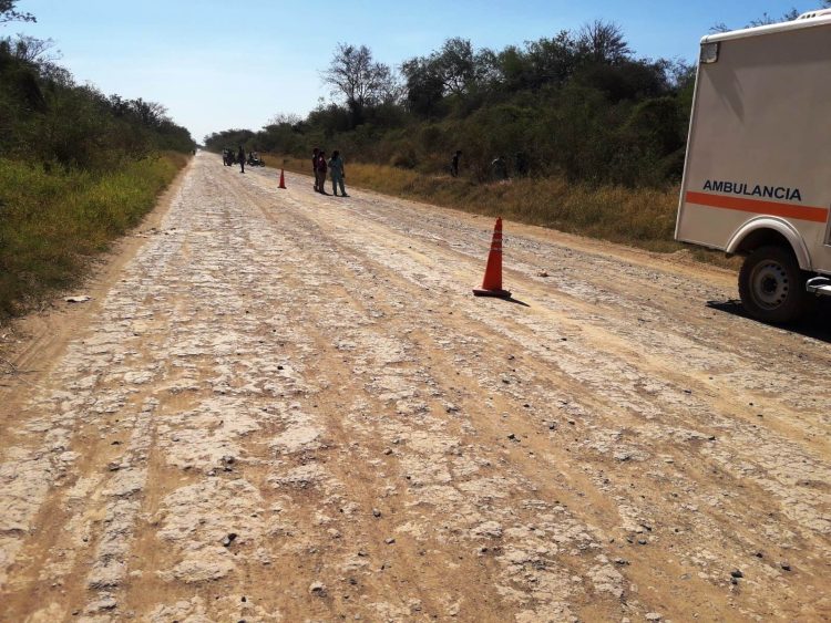 Perdió el control de su moto, cayó y falleció en el acto