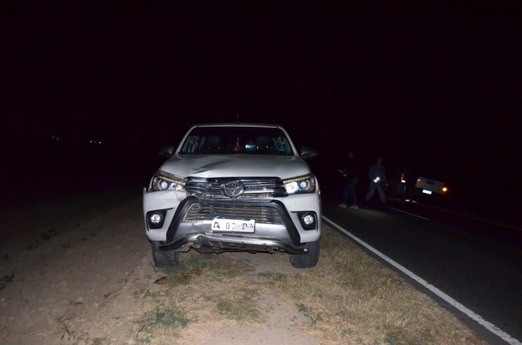 De madrugada, una camioneta chocó desde atrás a una moto y murió una joven de 22 años