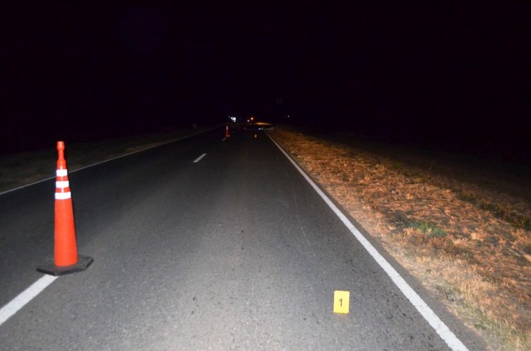 De madrugada, una camioneta chocó desde atrás a una moto y murió una joven de 22 años