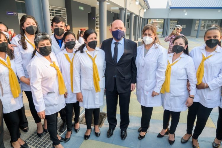 El Gobierno Provincial titularizó a 225 docentes y superó los 4400 en los últimos años