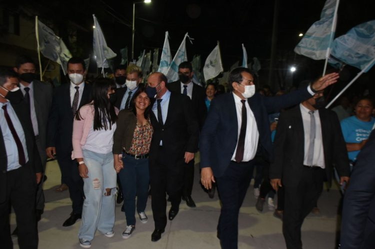 Insfrán habilitó obras y anticipó más infraestructura para Las Lomitas