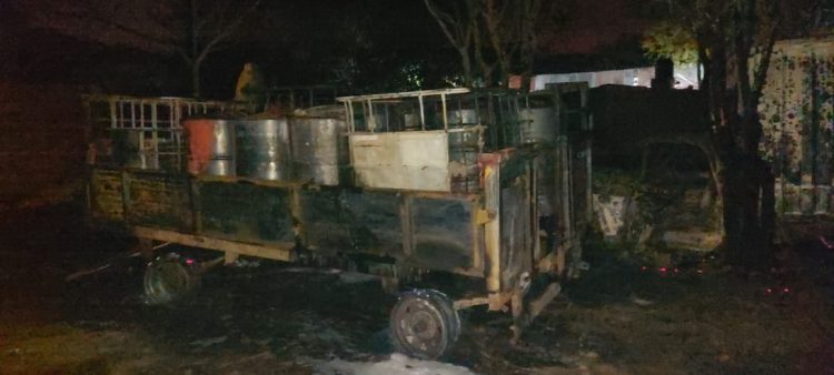 Ardió en llamas una vivienda que habría sido de acopio de nafta para pasarla a Paraguay