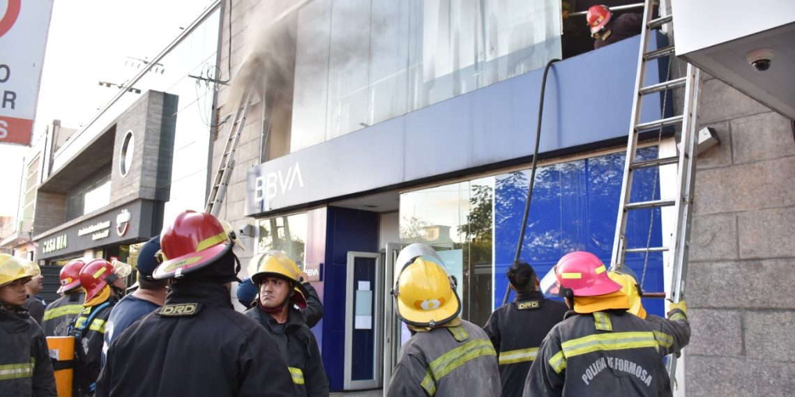 Alarma en el microcentro por un principio de incendio en el Banco Francés