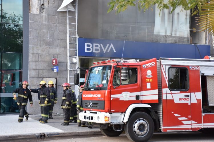 Alarma en el microcentro por un principio de incendio en el Banco Francés