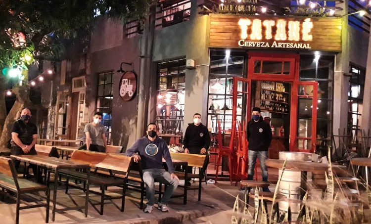 El día que dueños de bares se juntaron e hicieron pagar una multa a SADAIC