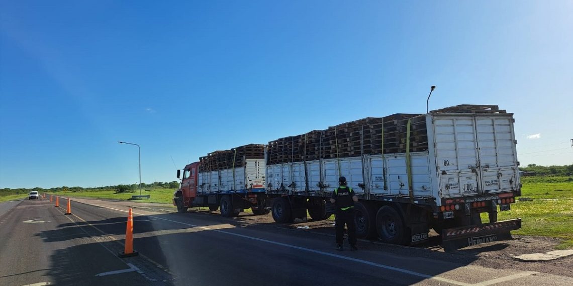 Camioneros formoseños detenidos por transportar cocaína y dólares