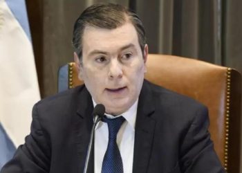 Santiago del Estero pagará un bono de $200.000 y un aumento del 95% en el básico de estatales