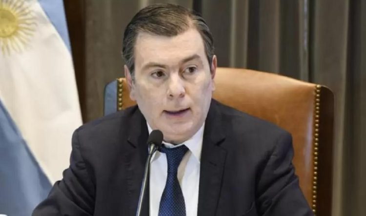 Santiago del Estero pagará un bono de $200.000 y un aumento del 95% en el básico de estatales