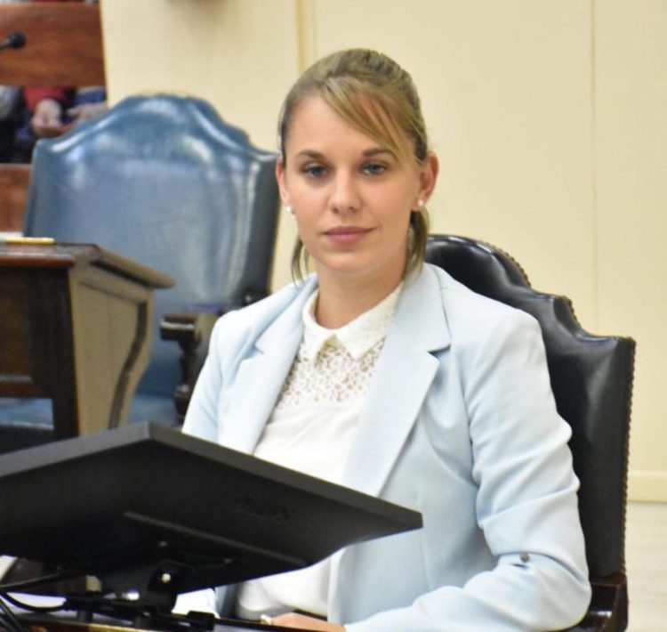 Carla Zaiser pidió que Basterra respete el Estatuto Docente