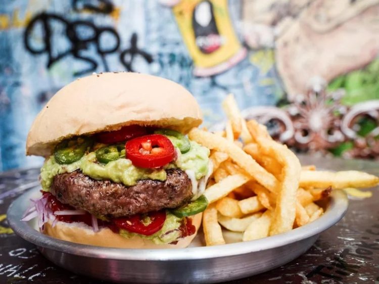 Los alimentos ultraprocesados pueden ser tan adictivos y dañinos como el cigarrillo