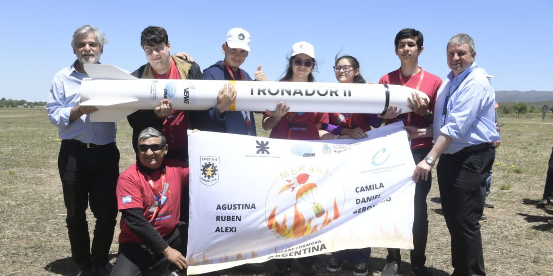 Un grupo de estudiantes formoseños, destacado como «el mejor equipo» en la validación de un picosatélite