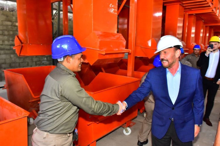 El gobernador habilitó las instalaciones del Centro Ambiental GIRSU