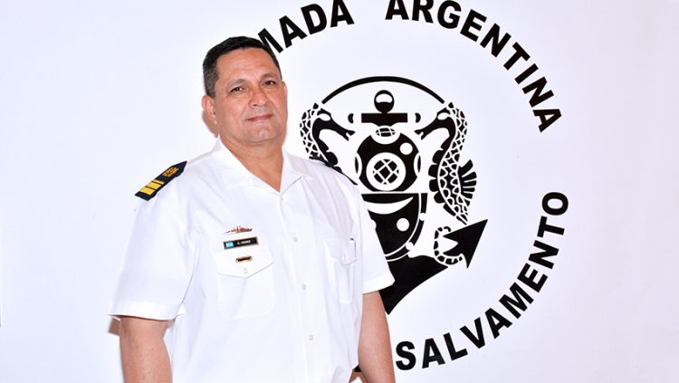 Carlos Genez se crió en Formosa y hoy lleva 25 años como buzo de salvamento de la Armada