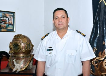 Carlos Genez se crió en Formosa y hoy lleva 25 años como buzo de salvamento de la Armada