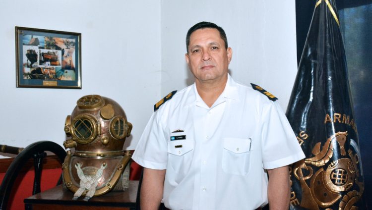 Carlos Genez se crió en Formosa y hoy lleva 25 años como buzo de salvamento de la Armada