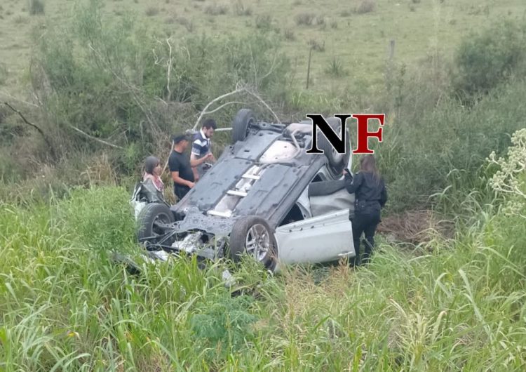 Tres clorindenses sufrieron lesiones graves en un vuelco en la Ruta 1 de Santa Fe