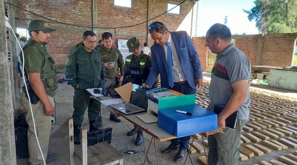 Decomisaron 990 kilos de marihuana en el Club de Dirección Provincial de Tierras Fiscales