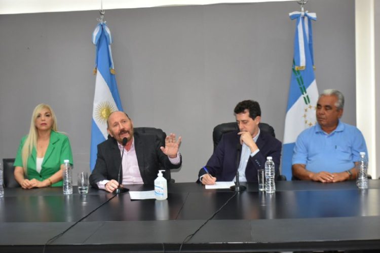 El gobernador Insfrán anunció un incremento adicional del 10% para los empleados públicos