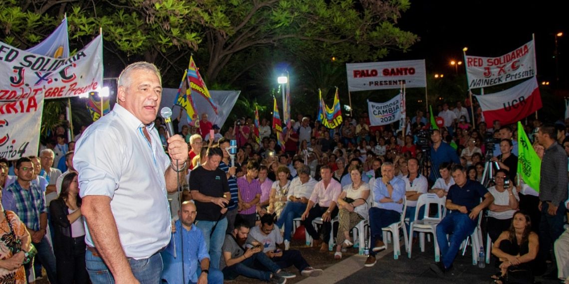 Carbajal logró respaldo de los grupos fuertes de la UCR en su lanzamiento