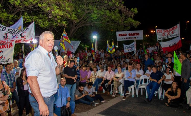 Carbajal logró respaldo de los grupos fuertes de la UCR en su lanzamiento
