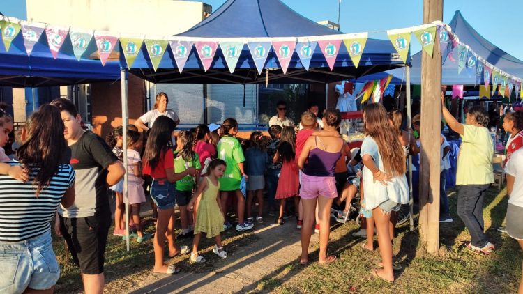 El vicegobernador Solís recorrió un centro comunitario que nuclea a familias capacitadas en oficios