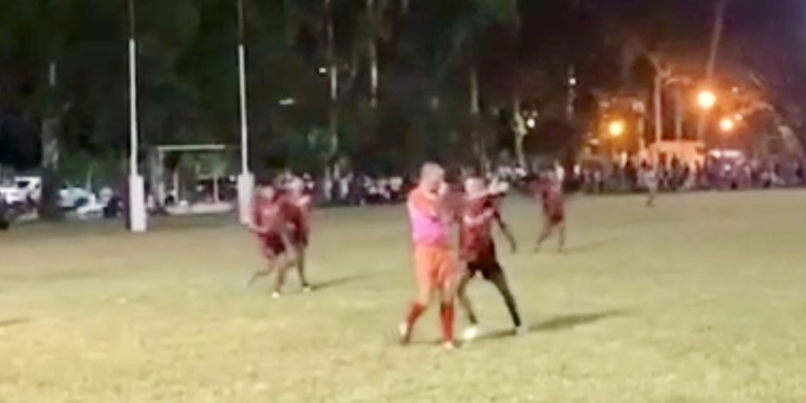 La agresión del jugador de rugby al árbitro (video)