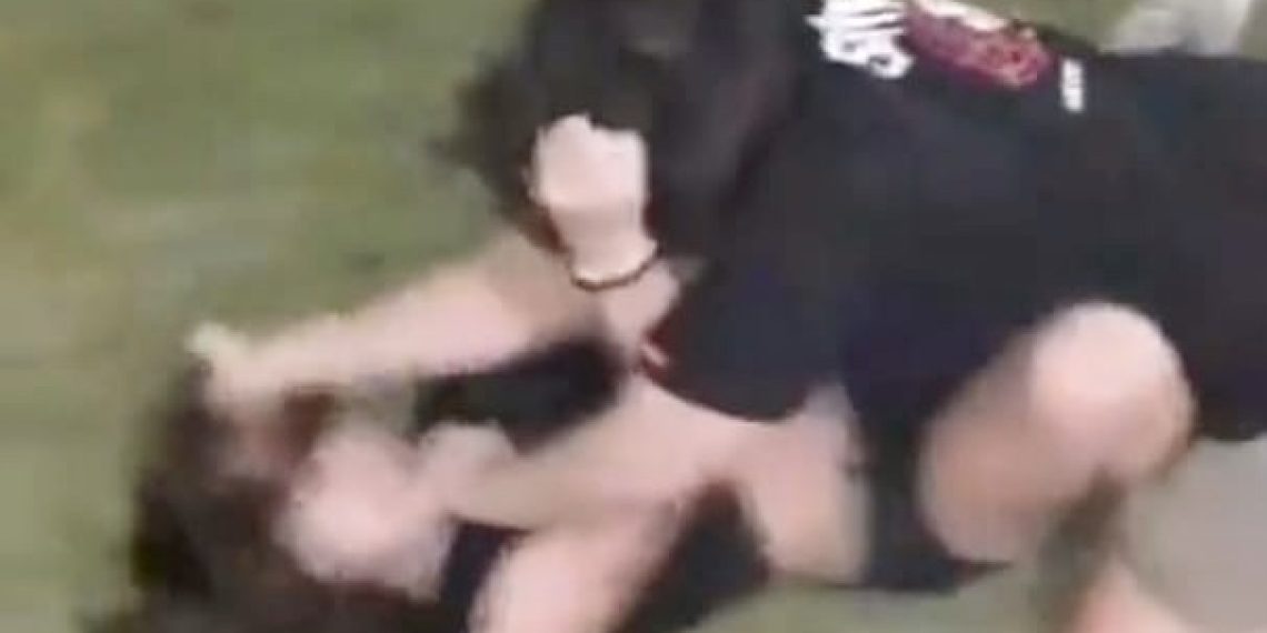 «Quién va a ganar», la pregunta en redes durante una pelea de adolescentes en la Costanera