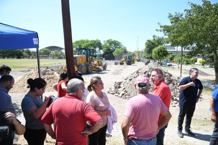 Jofré dialogó con vecinos durante una recorrida de inspección de obras que se ejecutan en la ciudad