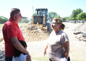 Jofré dialogó con vecinos durante una recorrida de inspección de obras que se ejecutan en la ciudad