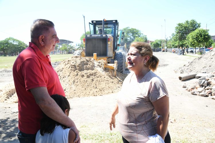 Jofré dialogó con vecinos durante una recorrida de inspección de obras que se ejecutan en la ciudad