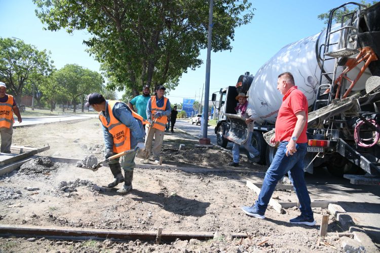 Jofré dialogó con vecinos durante una recorrida de inspección de obras que se ejecutan en la ciudad