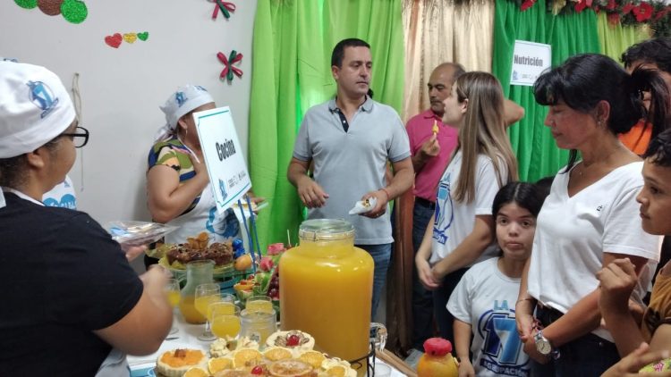 El vicegobernador Solís recorrió un centro comunitario que nuclea a familias capacitadas en oficios